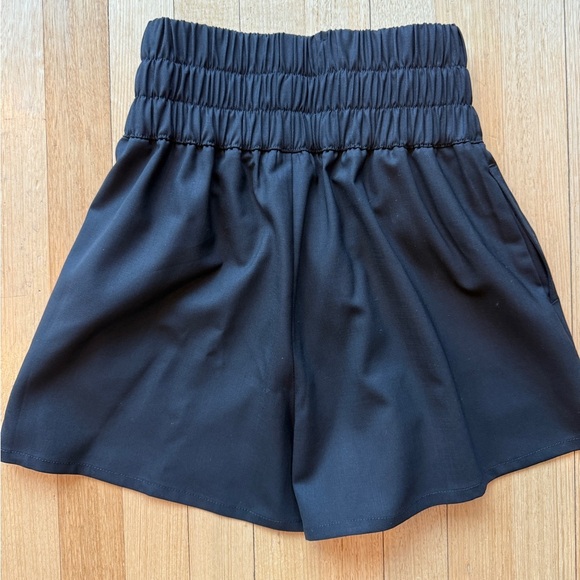 by Aylin Koenig Hight Waist Black Shorts with Elastic Waistband | Size: XS - Picture 4 of 6